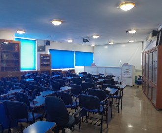 La Salle de Conférence, les Archives, les services de Lingerie, de Couture et de Cuisine
